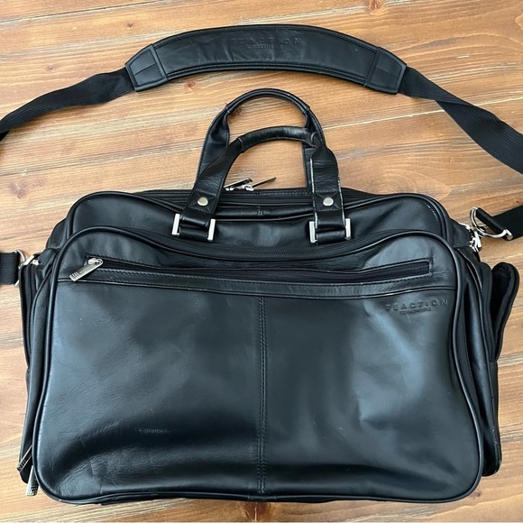 Kenneth Cole Reaction Other - KENNETH Cole Reaction Leather Messenger Laptop Bag.